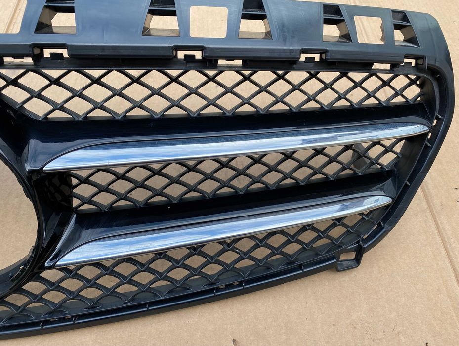 Решітка радіатора MERCEDES A KLAS W176 A1768880260 решетка