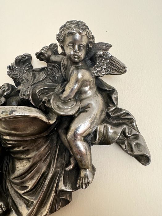 Linda pia de água benta de parede, italiana,  final do século XIX.