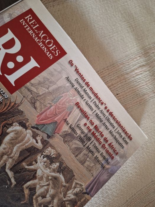 Duas revistas RI Relações Internacionais por 3 euros