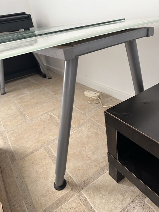 Mesa com tampo de vidro