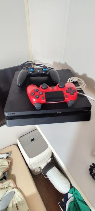 Vendo PS4 com comandos