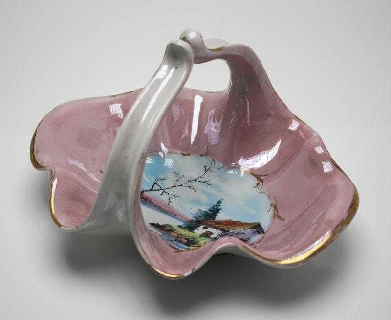 Elegante covilhete em forma de cesto, faiança de Alcobaça