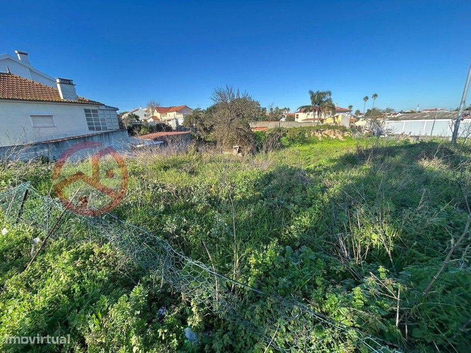 Terreno com 300m2 na Charneca da Caparica, Viabilidade para Moradia...