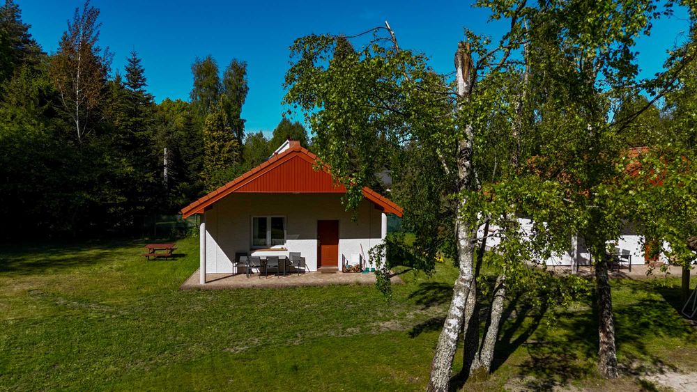 Domki nad jeziorem - teren ogrodzony