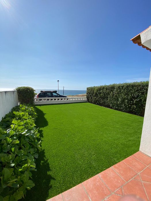 Instalação de relva sintética, manutenção de jardins e poda de árvores