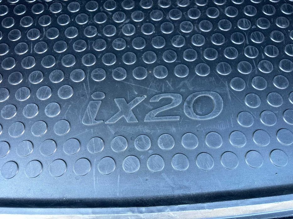 Oryginalna mata do bagażnika Hyundai ix20. Jak nowa.