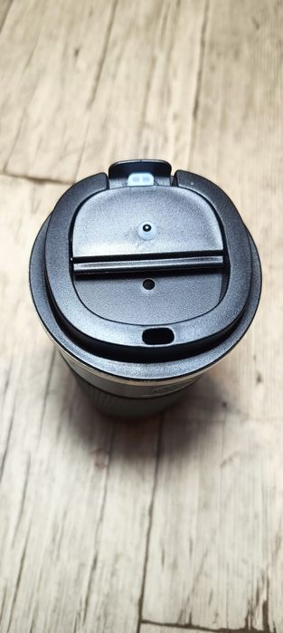 Sprzedam termo kubek próżniowy Volkswagen w kolorze czarnym