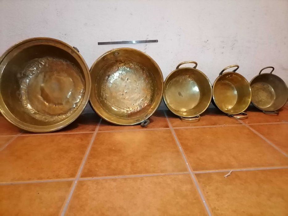 Caldeiros de cobre e latão