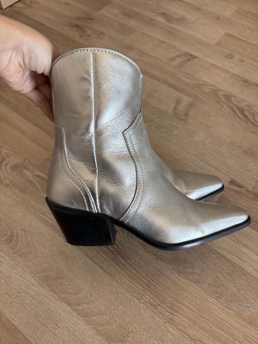 Bota prateada pele n36