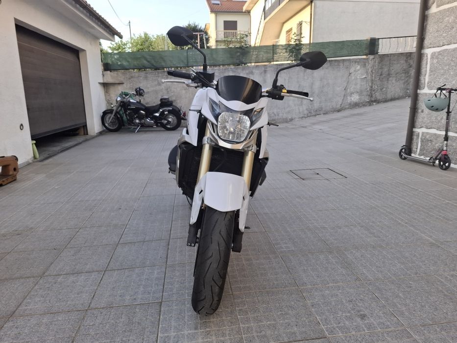 Suzuki GSR 750 de 2012