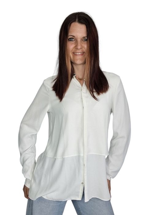 Koszula nowa z metką esprit rozmiar M/L 38/40
Rozmiar M/L 38/40 
Szero