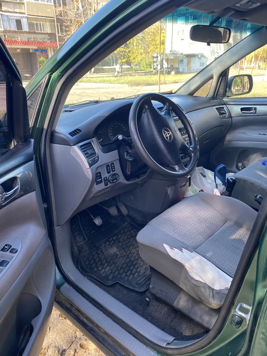 Toyota Avensis Verso