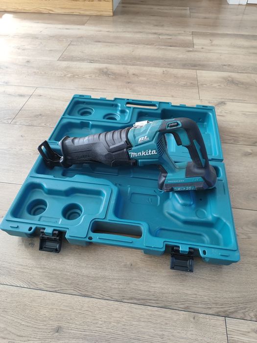 Akumulatorowa piła szablasta Makita 36v (2x18v), rok 2025