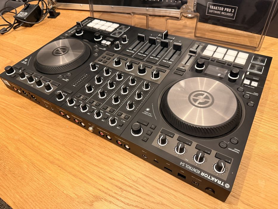 Native Instruments Kontroler Traktor S4 Mk3