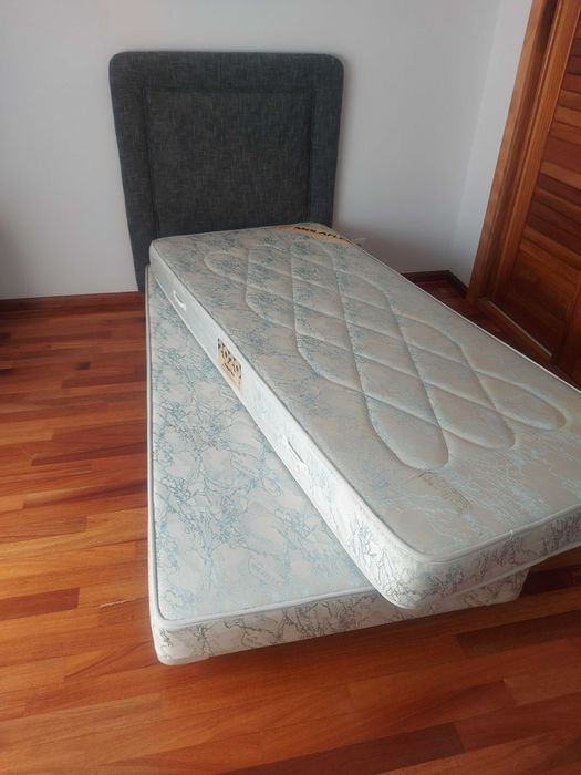 Cama solteiro SOMMIER c/ cabeceira + mesinha cabeceira