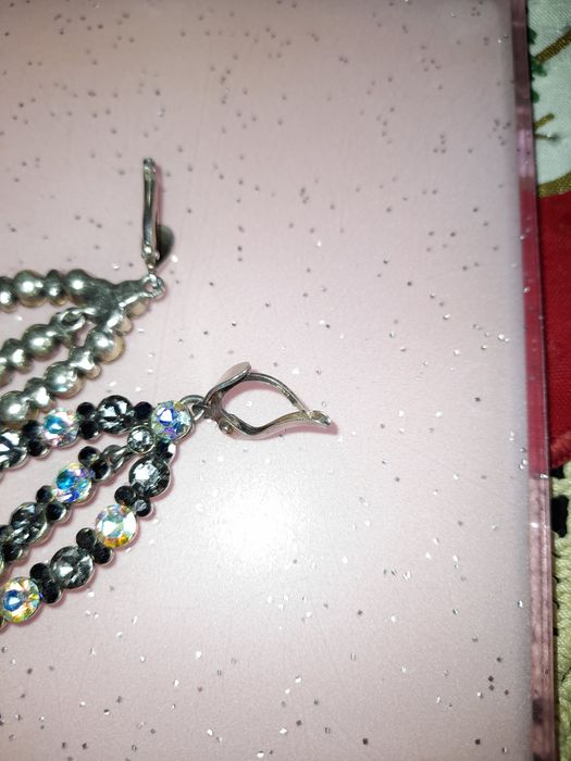 Серьги , бижутерия.