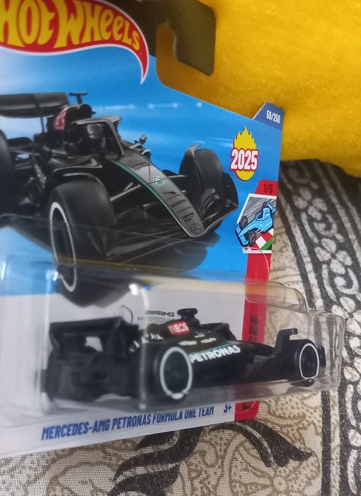 Mercedes-amg Petronas Formula one team hot wheels