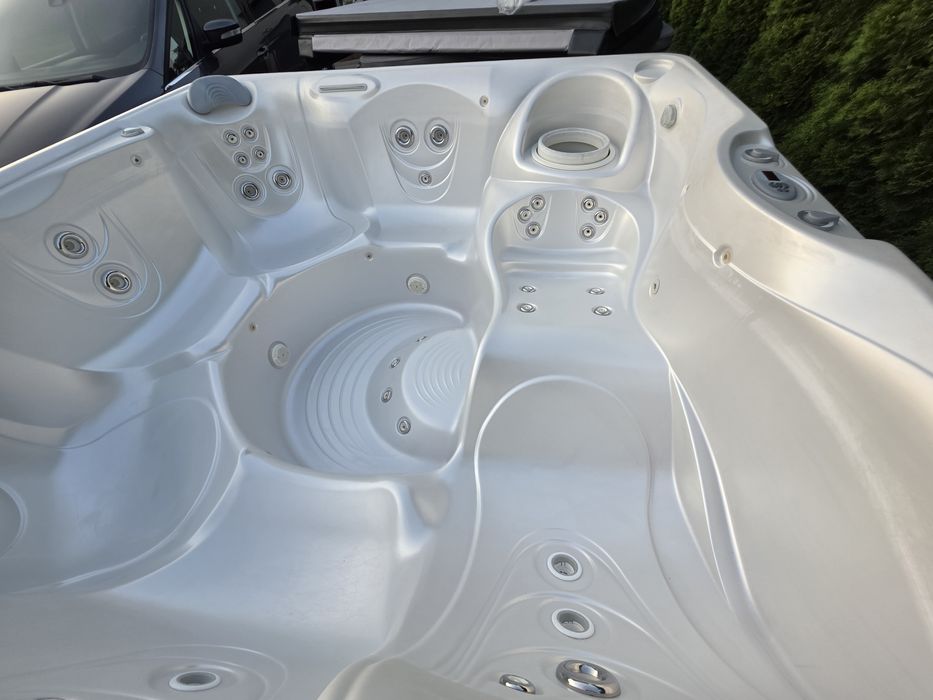 JACUZZI Hotspring 6-7 osób