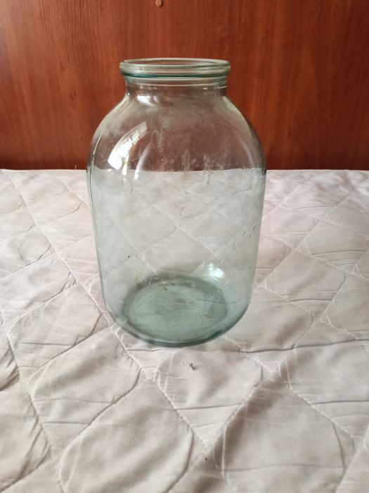 Бутыля на 3 литра в хорошем состоянии.