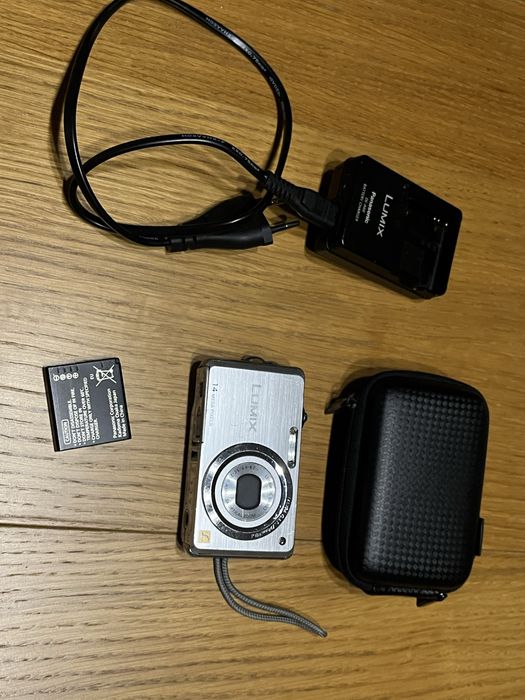 Aparat cyfrowy Panasonic Lumix DMX-FS11 + akcesoria