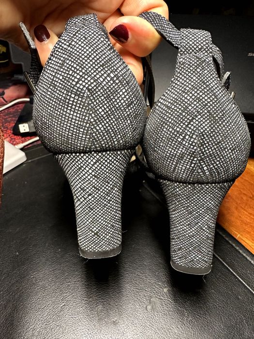 Sapatos de marca: Jimmy Choo, Yves Saint Laurent