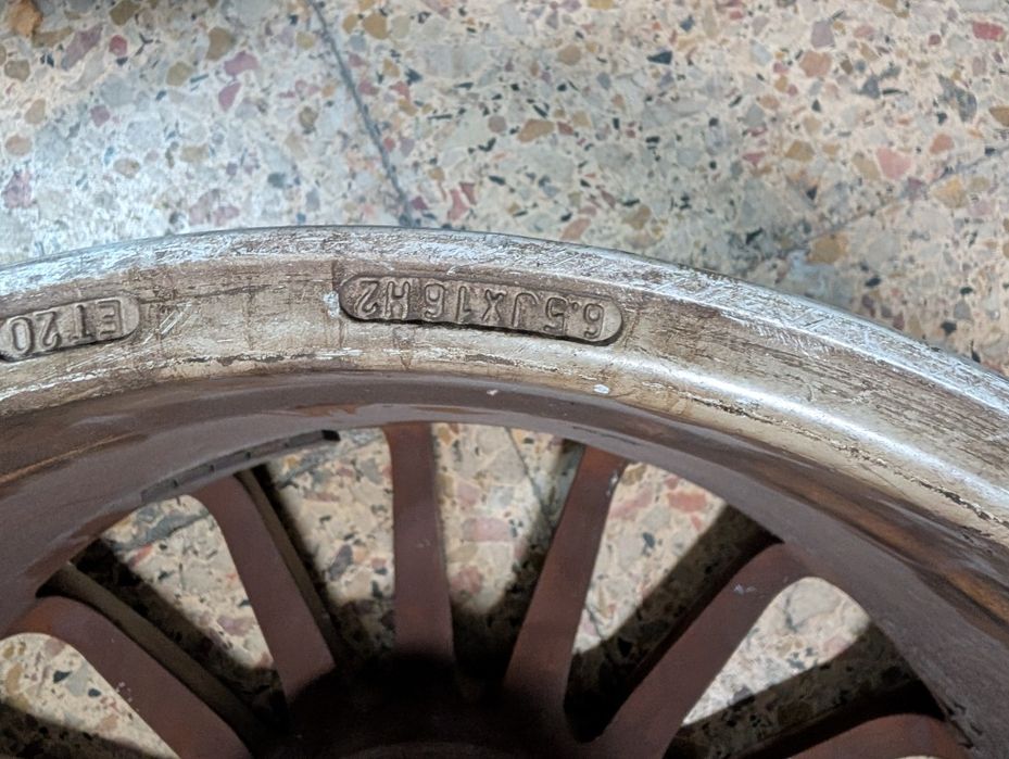 Só tenho uma jante citroen c2 Race 16"