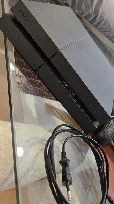 Playstation 4 com 2 comandos