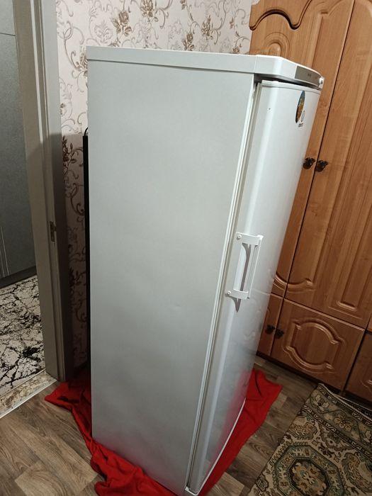 Продам морозильную камеру Indesit