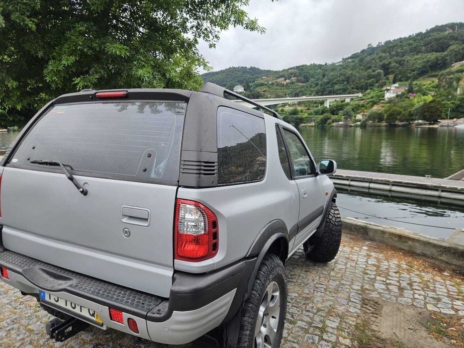 Opel Frontera.