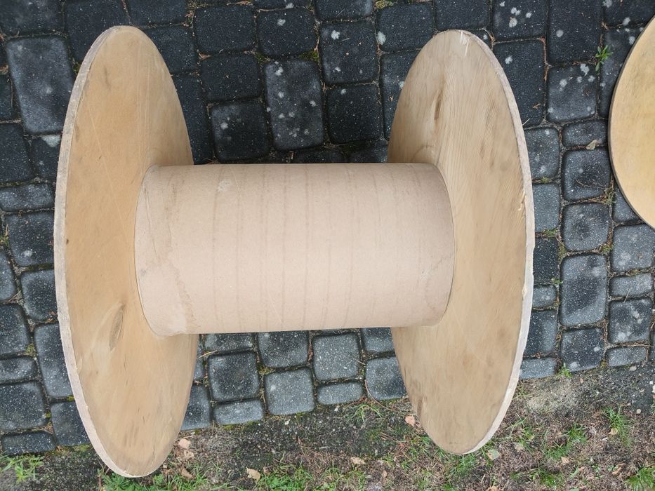 Szpula po kablu , stół