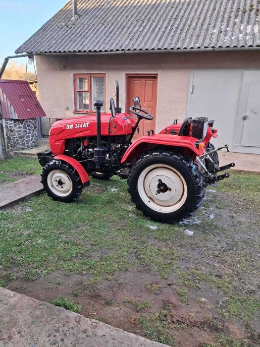 Трактор DW 244 AT