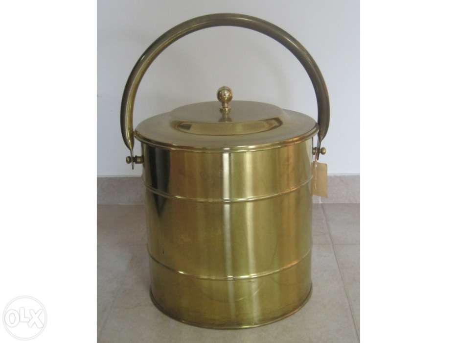 Balde em latão.