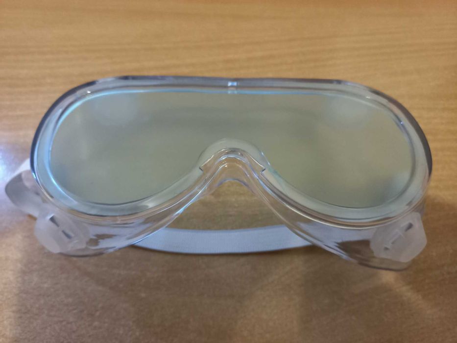 Защитные очки с непрямой вентиляцией