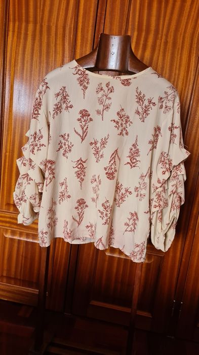 Blusa com manga em folhos