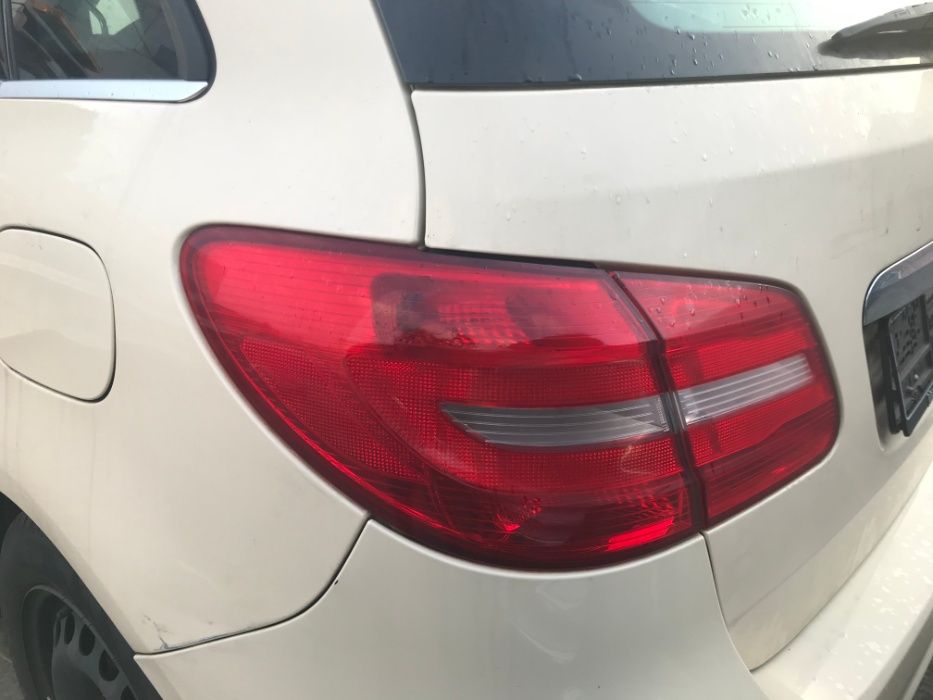 Mercedes b klasa w246 Lampa TYŁ TYLNA w Błotniku lewa prawa części