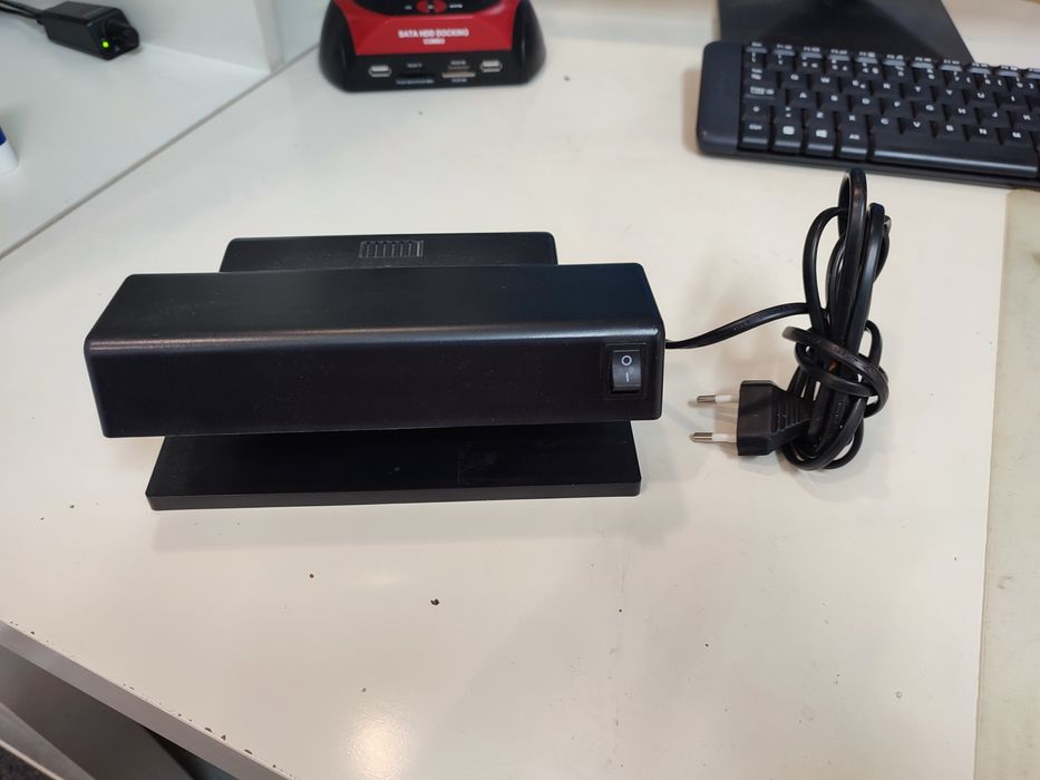 Detetor de notas falsas - Luz ultravioleta