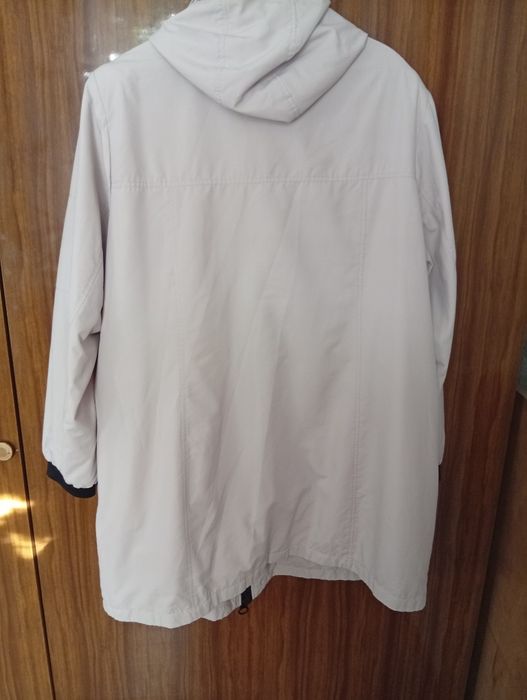 Вітровка жіноча .