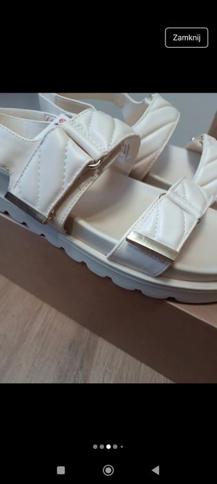 Sandały kremowe Stradivarius