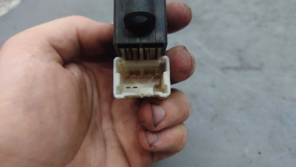 Nissan Almera N16 2 II Przełącznik Szyb Pojedynczy