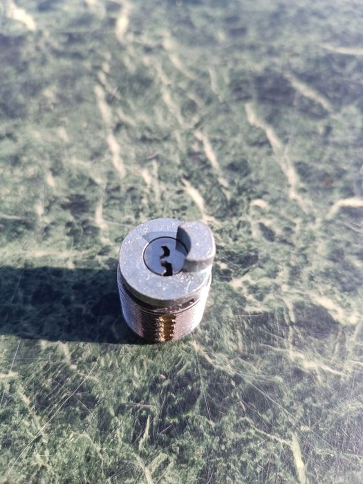 Wkładka z kluczykiem do klamki chłodni