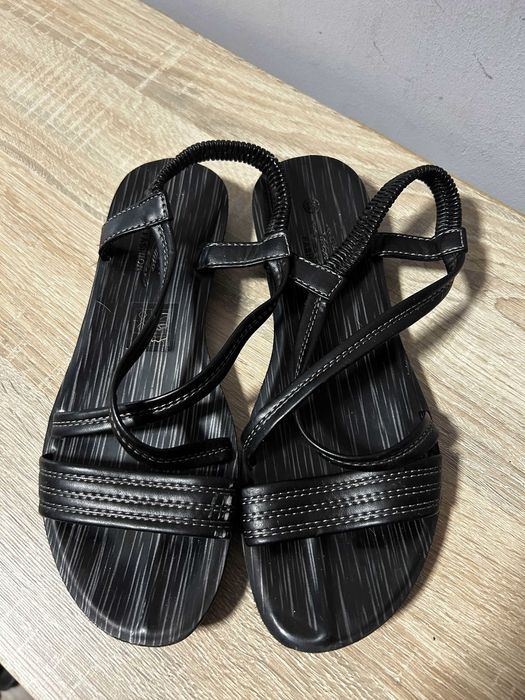 czarne sandały rozmiar 38