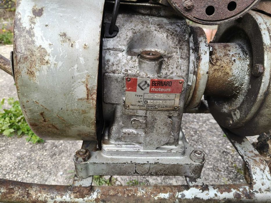 Motobomba Bernard 1,5" usado. Revisão feita. Com Mangueira sucção.