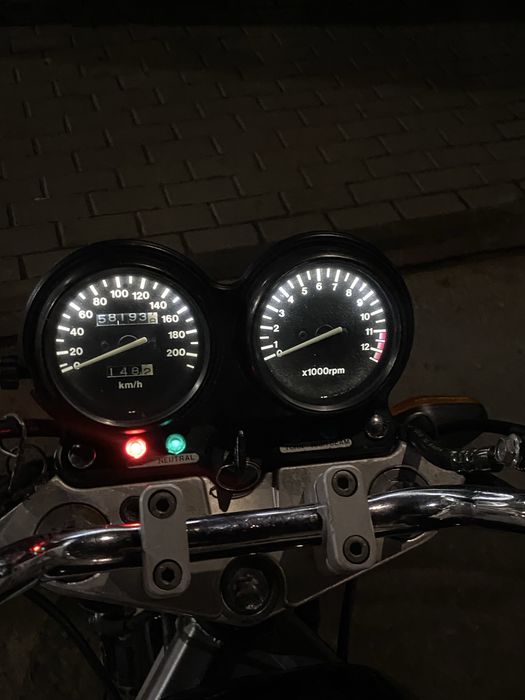 Suzuki gs500e.
