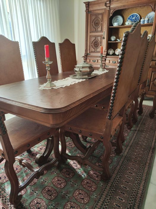 Conjunto de mesa e 8 cadeiras de sala de jantar em madeira maciça