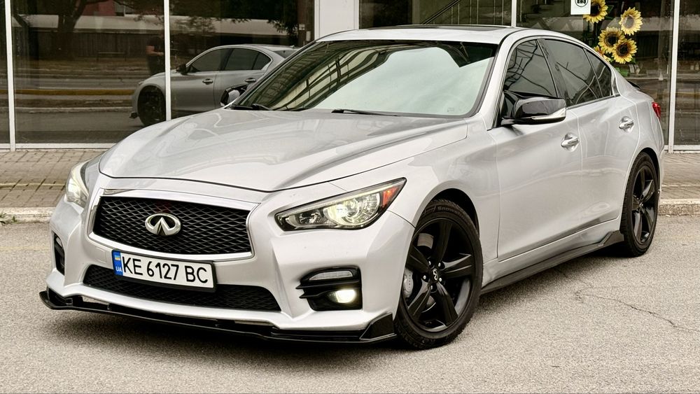 Продам Infiniti Q50   Полный привод 3,7 Газ/Бензин
