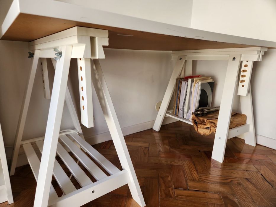 Mesa secretária e cadeira de escritório