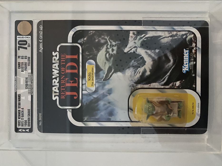 Yoda kenner action figure 1983 em AFA selado e graduado