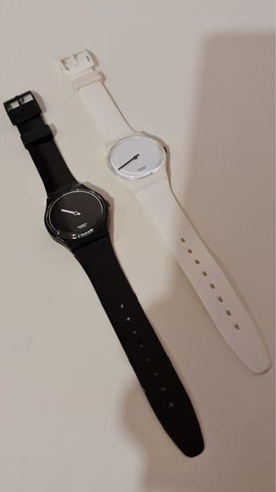Relogio swatch Branco horas preto minutos de coleção