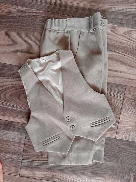 elegancki zestaw dla chłopca kamizelka +spodnie w kant 98