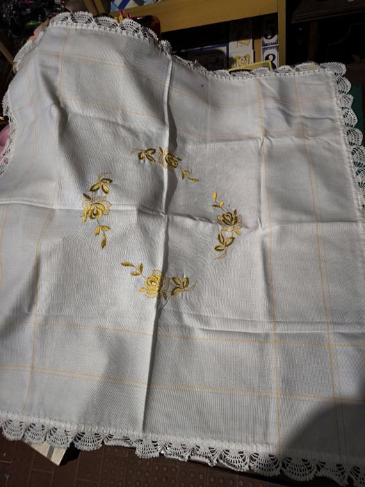 Toalha quadrada com renda